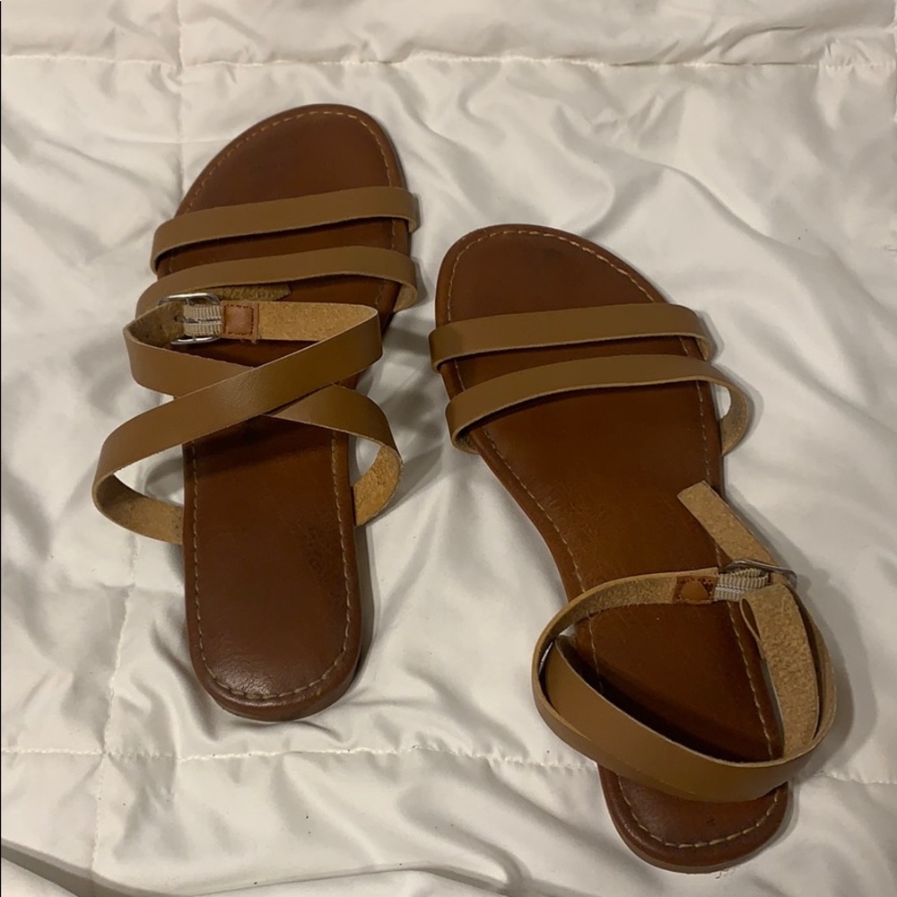 Strap flat sandals